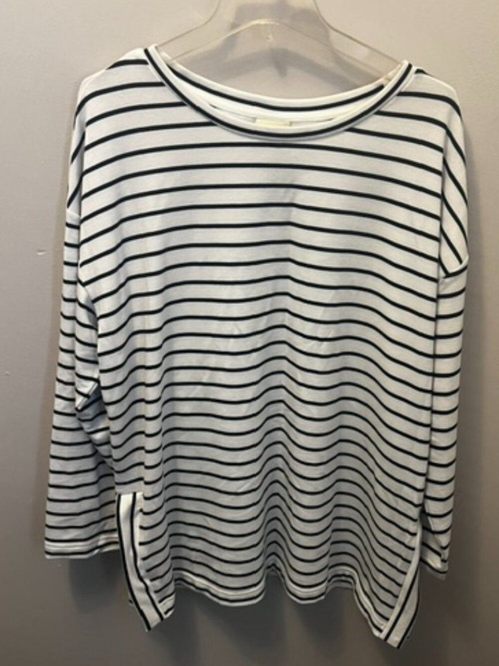 Women's New w/tags St. John's Bay Tunic Top, Size 0X, White/Black, long sleeve